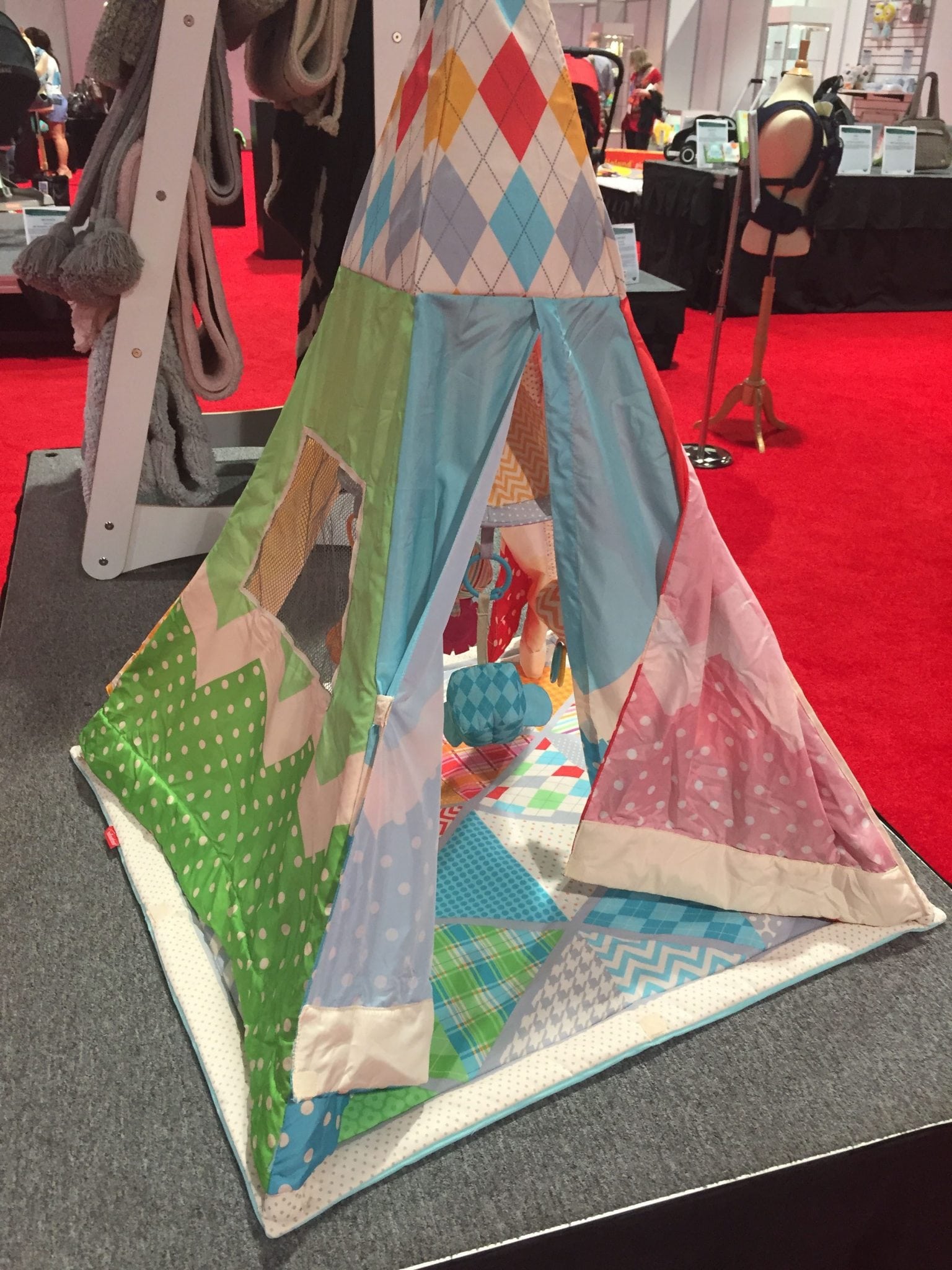 infantino grow with me teepee