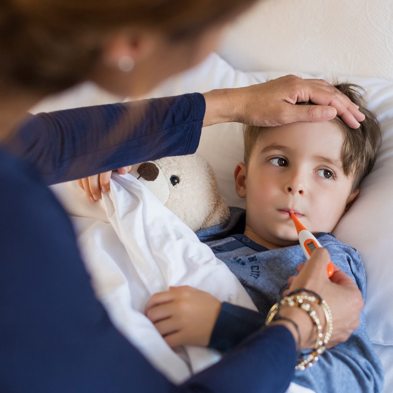 Дети быстро заражаются. Дети быстро заражаются. Ребенок в маске ковид. Грипп опасен для детей. Маски для детей.