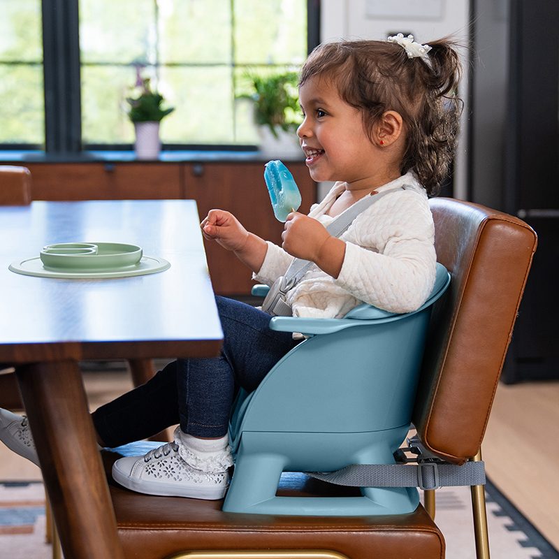 Evrloop 3-in-1 high chair made from recycled plastic and FSC-certified wood