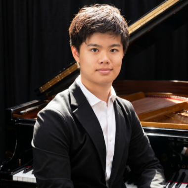 Everett Leigh is a Barron Prize recipient and concert pianist.
